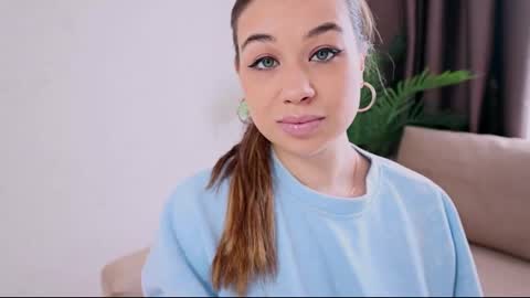 Snapshot of divetagrace chatting on 02.22.25 Tia online show from 02.22.25