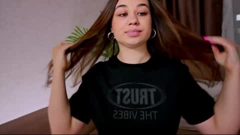 Snapshot of divetagrace chatting on 02.28.25 Tia online show from 02.28.25