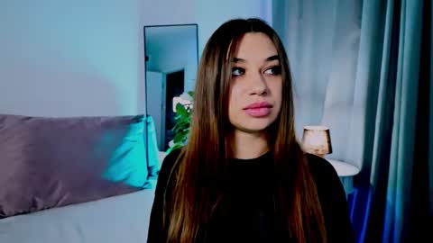 Snapshot of divetagrace chatting on 10.28.25 Tia online show from 10.28.25