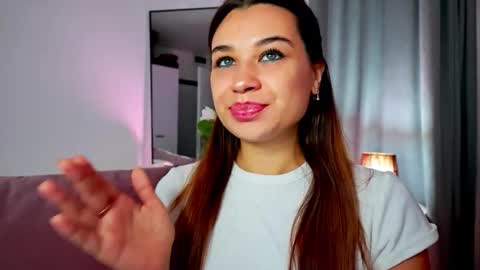 Snapshot of divetagrace chatting on 11.04.25 Tia online show from 11.04.25