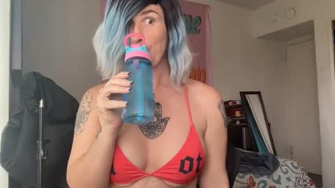 Snapshot of divinathedivine chatting on 10.03.25 divinathedivine online show from 10.03.25