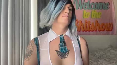 Snapshot of divinathedivine chatting on 10.24.25 divinathedivine online show from 10.24.25