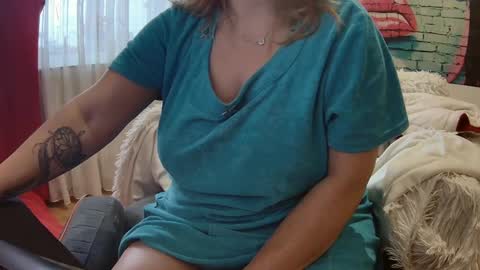 Snapshot of divineblond chatting on 12.28.24 Alexxa online show from 12.28.24