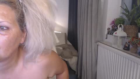Snapshot of divineblond chatting on 06.11.26 Alexxa online show from 06.11.26