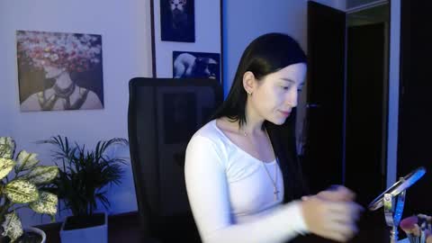 Snapshot of divineisis chatting on 10.23.25 Hera online show from 10.23.25
