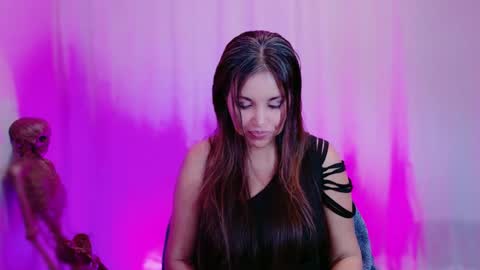 DivineLynn online show from 02.05.25