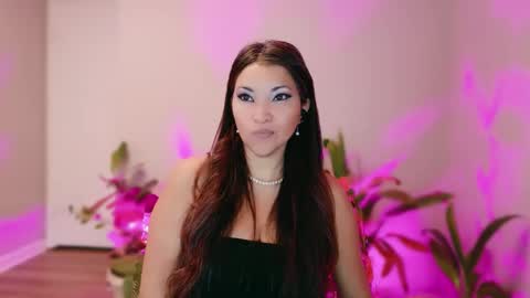 DivineLynn online show from 02.04.26