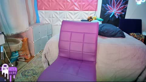 Snapshot of divynejade chatting on 12.15.24 Jade Divyne online show from 12.15.24