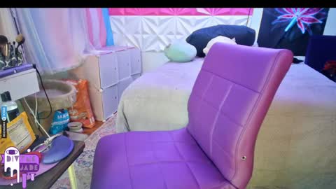 Snapshot of divynejade chatting on 12.16.24 Jade Divyne online show from 12.16.24