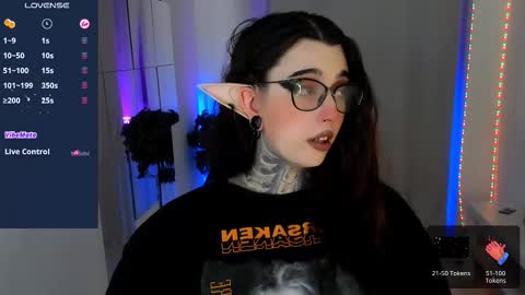 Snapshot of dixipixi_ chatting on 10.16.25 dixipixi_ online show from 10.16.25