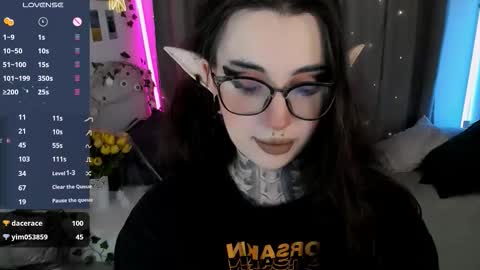 Snapshot of dixipixi_ chatting on 10.25.25 dixipixi_ online show from 10.25.25