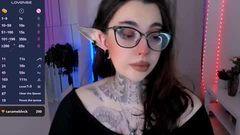 Snapshot of dixipixi_ chatting on 11.07.25 dixipixi_ online show from 11.07.25