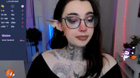 Snapshot of dixipixi_ chatting on 11.08.25 dixipixi_ online show from 11.08.25