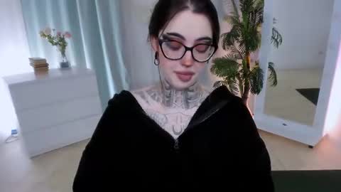 Snapshot of dixipixi_ chatting on 06.18.26 dixipixi_ online show from 06.18.26