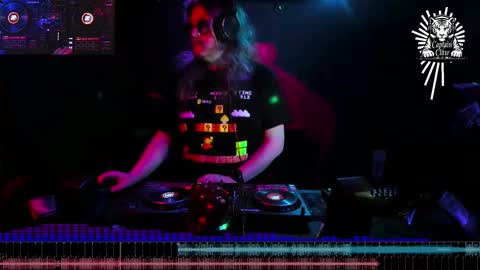 Snapshot of dj_capitain_claw chatting on 02.23.25 Adrian Arturo online show from 02.23.25
