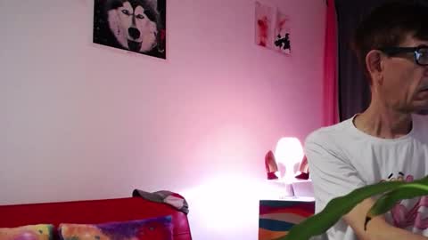 Snapshot of dlacarra chatting on 10.25.25 David Lucky 13 online show from 10.25.25