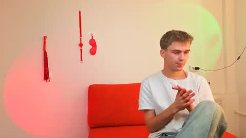 Snapshot of dobrovoritel chatting on 04.20.26 Robert online show from 04.20.26