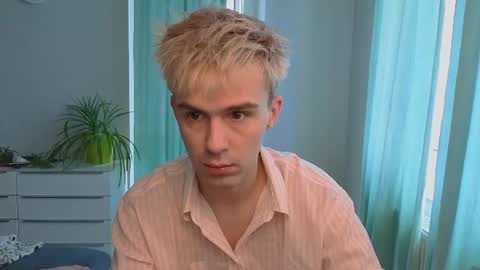 Snapshot of dobrovoritel chatting on 06.13.26 Robert online show from 06.13.26
