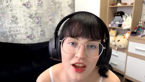 Annie PVT IS OPEN online show from 09.09.25