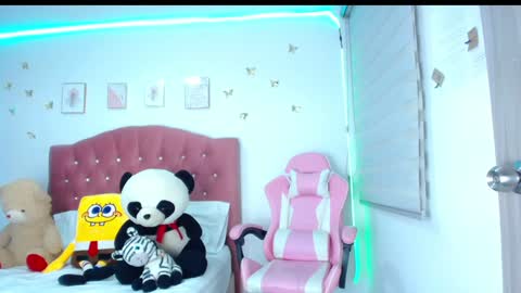 Snapshot of doe_sofi chatting on 02.04.25 sofi online show from 02.04.25