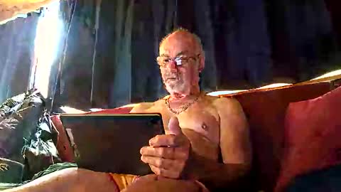 Snapshot of doghouseblue chatting on 09.27.25 doghouseblue online show from 09.27.25