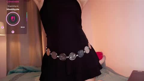 Snapshot of dolceangel__ chatting on 11.08.25 Blair online show from 11.08.25