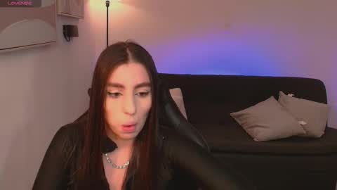 Snapshot of dolcieelliot chatting on 10.21.25 Dolcie online show from 10.21.25