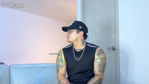 Snapshot of doll_and_sex chatting on 10.25.25 Auro and Santiago online show from 10.25.25