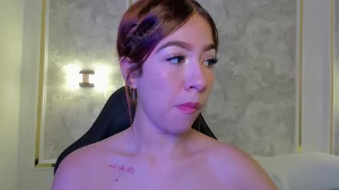 Snapshot of doll_eyeess_ chatting on 09.10.25 D online show from 09.10.25