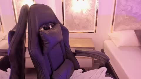 Snapshot of doll_eyeess_ chatting on 09.30.25 D online show from 09.30.25