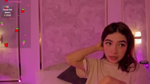 Snapshot of doll_eyeess_ chatting on 10.17.25 D online show from 10.17.25