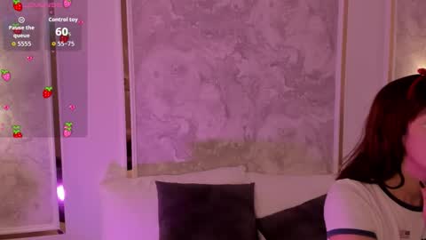 Snapshot of doll_eyeess_ chatting on 11.04.25 D online show from 11.04.25