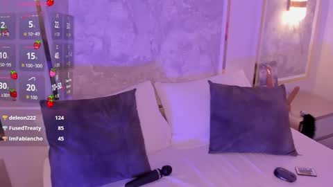 Snapshot of doll_eyeess_ chatting on 11.08.25 D online show from 11.08.25