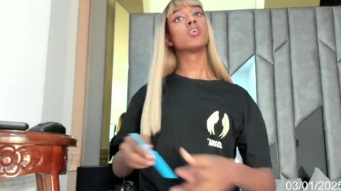 Snapshot of doll_isaa chatting on 01.03.25 ISA DOLL online show from 01.03.25