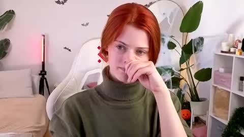 Snapshot of doll_lesli chatting on 10.30.25 Your doll Lesli online show from 10.30.25