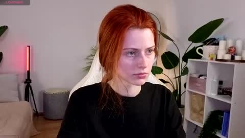 Snapshot of doll_lesli chatting on 11.06.25 Your doll Lesli online show from 11.06.25