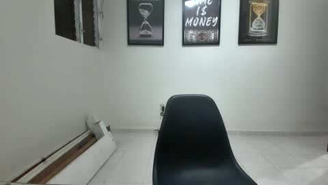 Snapshot of dollarhot30 chatting on 01.04.25 DollarHot30 online show from 01.04.25