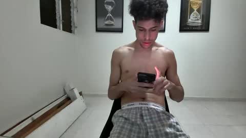 Snapshot of dollarhot30 chatting on 01.23.25 DollarHot30 online show from 01.23.25