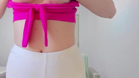 Snapshot of dollcedolly chatting on 10.29.25 Eva online show from 10.29.25