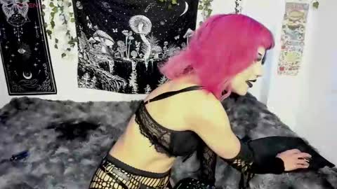 dolly_bones online show from 10.15.25