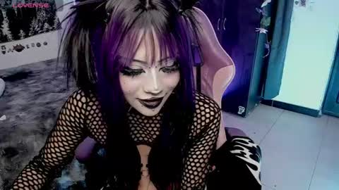 Snapshot of dolly_bones chatting on 06.21.26 dolly_bones online show from 06.21.26