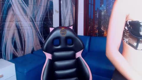 Dolly pocket online show from 04.21.26