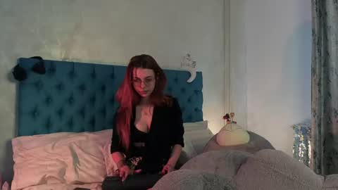 Snapshot of doloressage chatting on 06.19.26 Dolores Sage online show from 06.19.26