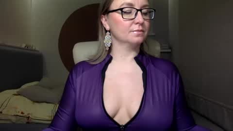 Snapshot of dom_mummy chatting on 12.02.24 DOM MUMMY online show from 12.02.24