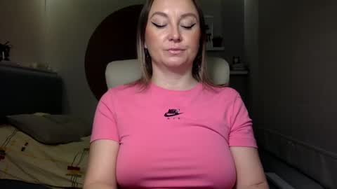 Snapshot of dom_mummy chatting on 12.09.24 DOM MUMMY online show from 12.09.24