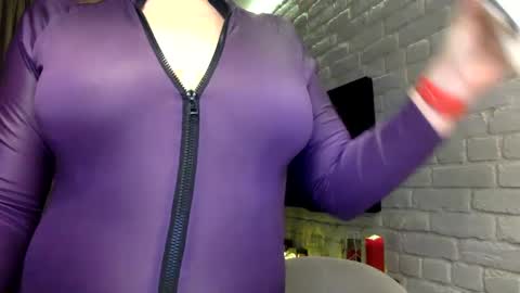 Snapshot of dom_mummy chatting on 12.28.24 DOM MUMMY online show from 12.28.24