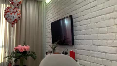 Snapshot of dom_mummy chatting on 02.15.25 DOM MUMMY online show from 02.15.25