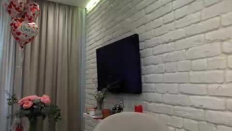 Snapshot of dom_mummy chatting on 02.16.25 DOM MUMMY online show from 02.16.25