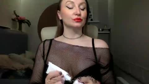 Snapshot of dom_mummy chatting on 02.22.25 DOM MUMMY online show from 02.22.25