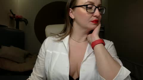 Snapshot of dom_mummy chatting on 02.23.25 DOM MUMMY online show from 02.23.25